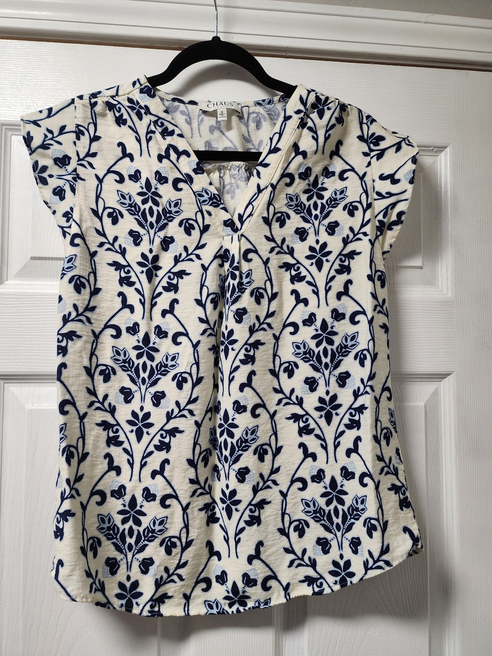 Chaus White Top with Navy Floral Print V-Neck Cap Sleeve
